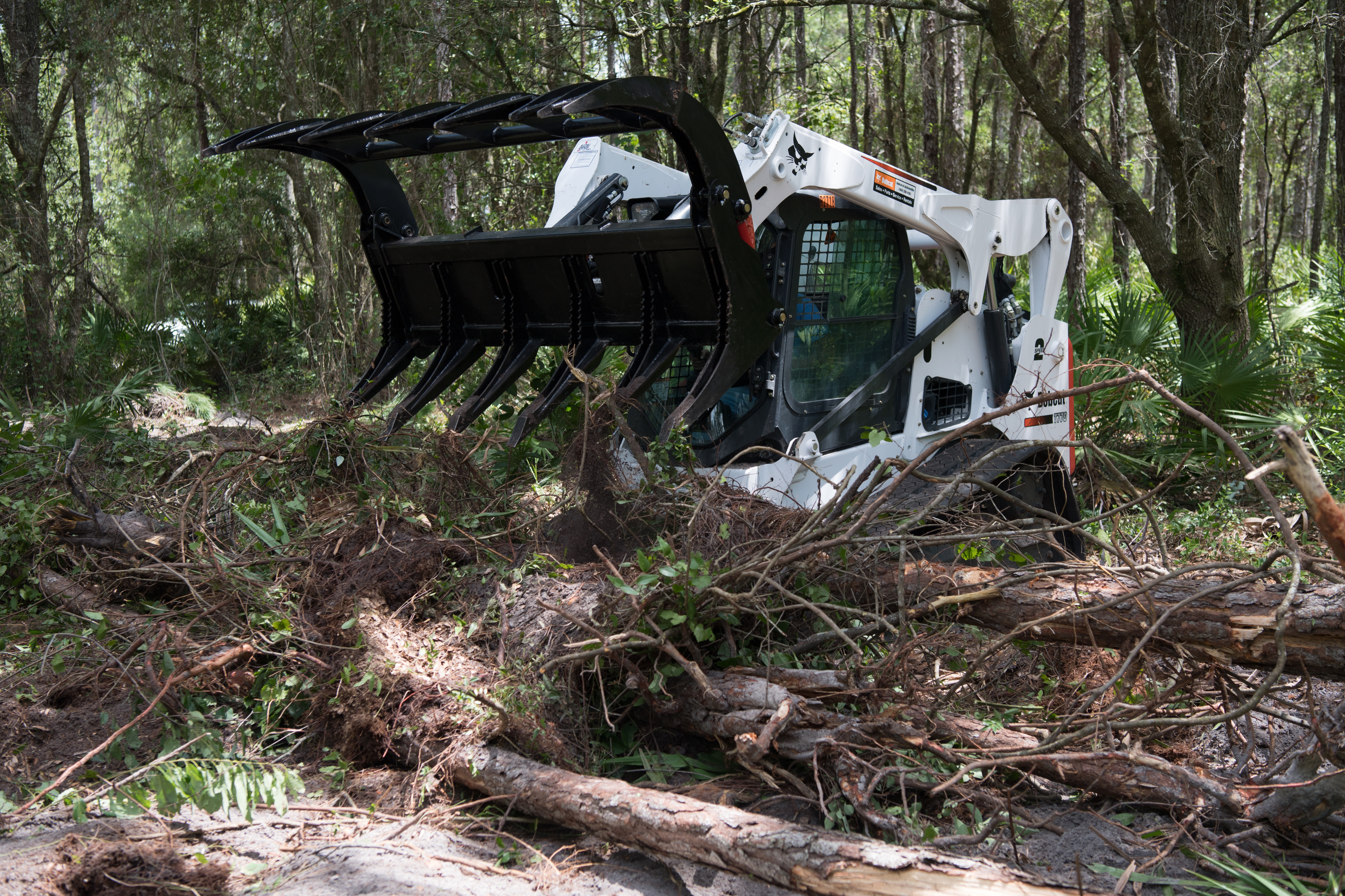 log grapple bucket on bobcat